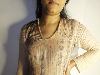 RubbynaKhan
