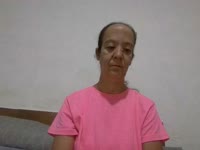 Soy una chica simpática y divertida que le gusta jugar en la cámara haciendo desnudo, anal, masturbación y disfrutar de una buena charla caliente