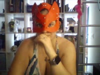 Ciao, sono LadySyff, la tua nuova ossessione.Milf 40enne autentica, sensuale e provocante, pronta a stuzzicare la tua fantasia con cam, foto, video e messaggi personalizzati.Amo sapere che mi guardi dall’ufficio, con i genitori in casa… o mentre lei è lì con te in un