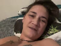 Envie d’évasion ? Laisse-moi t’emporter dans un moment de pur abandon, où chaque caresse est une promesse et chaque regard une invitation. Juste toi et moi, seuls au monde… Je serai à toi, entièrement, prête à exaucer tes désirs. Viens me retrouver en privé, je n’attends que toi.