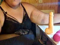 Nyrelis, 33 anos — doce provocação e feminilidade assumida.
Aqui, nada de falsidade: sou uma mulher completa, sensual… às vezes dócil, às vezes dominadora.
Não faço shows em série. Crio experiências sob medida.

✨ Você está aqui para sentir algo diferente? Seja bem-vindo(a).
Não sou uma atriz. Sou uma tentação.