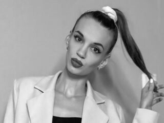 topless cam girl AlexaSunchez