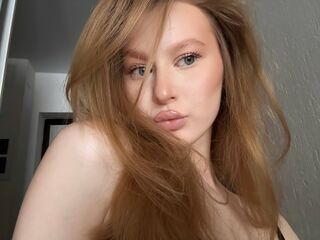 camgirl showing pussy AlexiaBedar