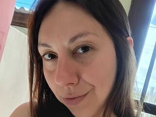 camgirl playing with vibrator AliceDeluca