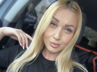 girl topless chat AmaFox