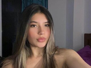 camwhore masturbating with vibrator AmberDahan