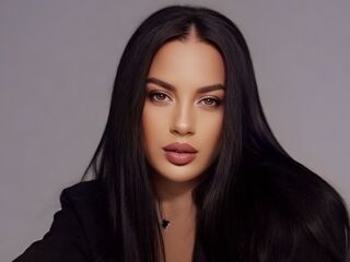 topless camgirl AmiraSunshine