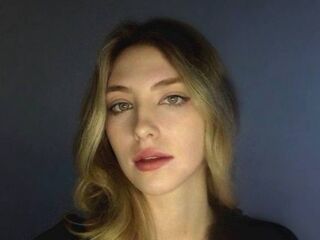 cam girl playing with sextoy AmyHuckabey