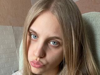 girl chatroom AyannaOverturf