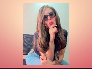 naked girl with webcam fingering pussy CamiRoberts