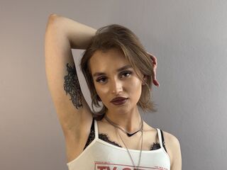 naked webcam girl fingering CammiePratten