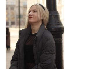 cam girl playing with sextoy CarinGoodwin