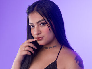 masturbating camgirl CarlaMilano