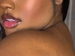 naughty camgirl masturbating with vibrator CarmenColada