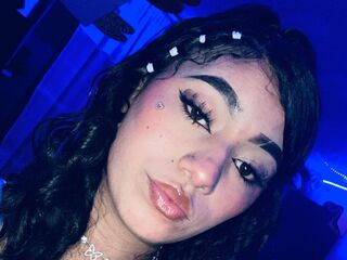 naked camgirl masturbating with dildo CelesteRiva