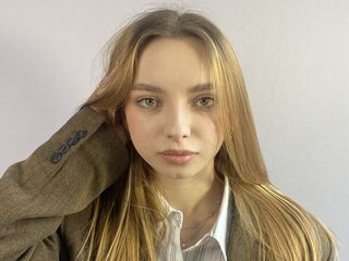 cam girl playing with sextoy ChariseKuhnke