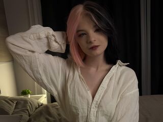 topless cam girl ClaudineKrentz