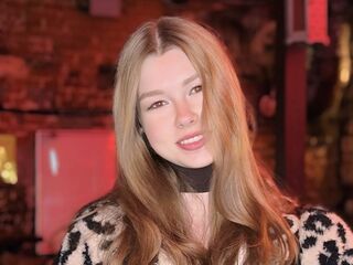 camgirl masturbating with sex toy DainaThroneberry