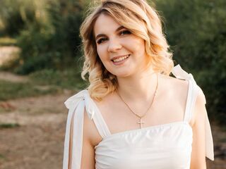 shower webcam DemetriceAkpan