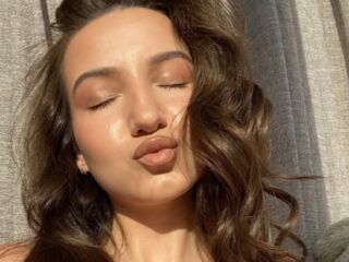 camgirl playing with sextoy DinaSweeny