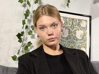 girl fingering shaved pussy DonellaAndra