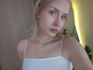 bedroom web cam DorisMaurs