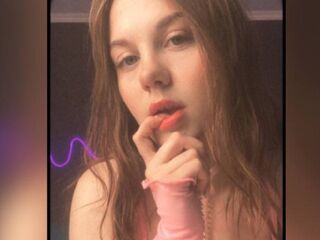 topless camgirl DynaBae