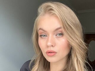 fingering webcam girl ElaraBrooks