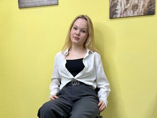 masturbating cam girl EleneBurchard