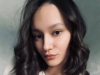 naughty cam girl fingering pussy ElianaAdelizzi