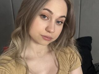 camgirl fingering shaved pussy ElisabethCrysten