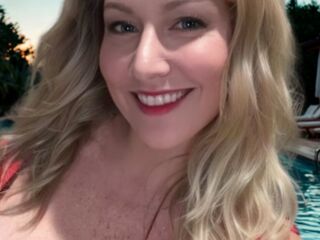 girl naked EllaSophiaNoir