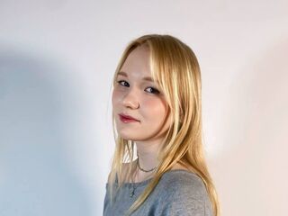 topless webcamgirl ElmaKinnunen