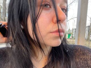 camslut showing tits ElzzaCute