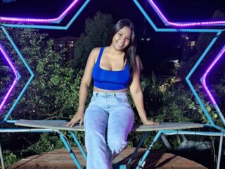 naughty webcamgirl EmiVoss