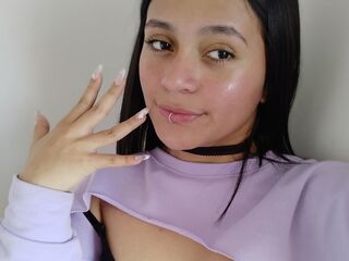 topless camgirl EmilynGrifs