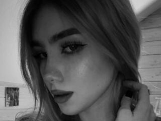 closeup pussy EmmaBlond