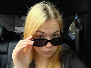 camgirl playing with sextoy EvaMiller