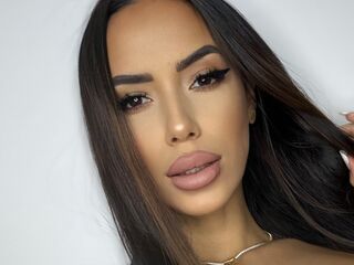 camslut masturbating EvaYvez