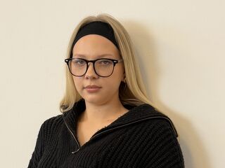 livesex cam FrancesVirunes
