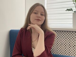 naughty cam girl fingering shaved pussy GermaineMoland