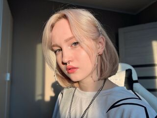 naughty cam girl masturbating with dildo IleneDrones