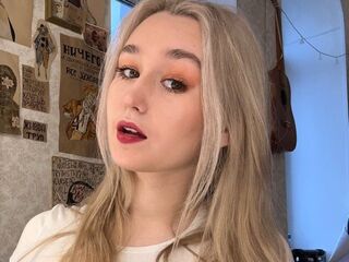camwhore masturbating with vibrator IlianaEggenberg