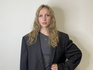 live strip tease show IrinaVelzeboer