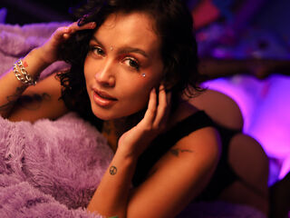 nude cam girl photo IsabellaMontier