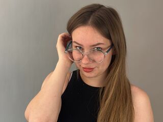 hot cam girl masturbating with vibrator JennieTronnes