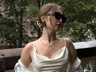 camgirl masturbating with sex toy JuliaPonomi