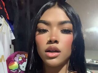 naked camgirl masturbating with vibrator KassyMorgan