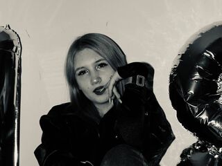 naked girl with cam LatishaWolfenden