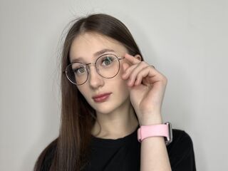 camslut fingering shaved pussy LatriciaSuet
